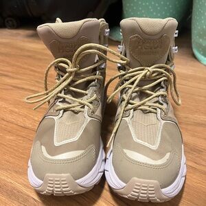 Hola Hiking Boot